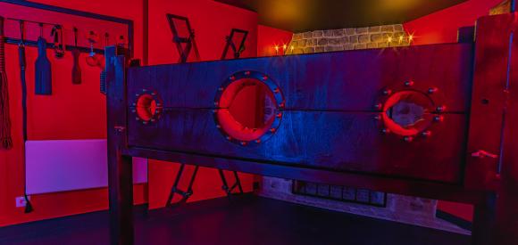 Love room  à thème salle de jeux pour adultes, espace jacuzzi et terrasse vue sur les toits, Libourne