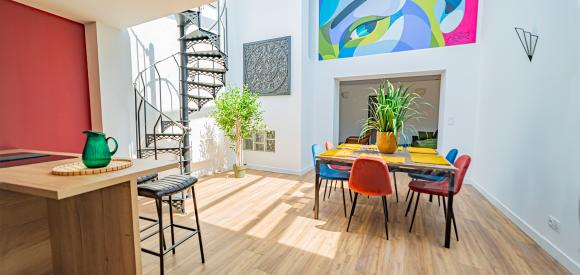 Love room  à thème salle de jeux pour adultes, espace jacuzzi et terrasse vue sur les toits, Libourne