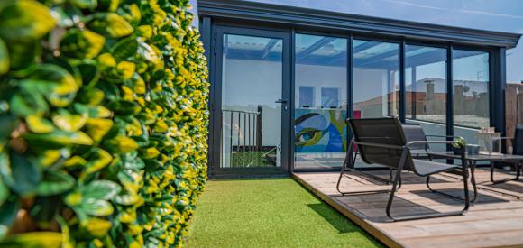 Love room  à thème salle de jeux pour adultes, espace jacuzzi et terrasse vue sur les toits, Libourne