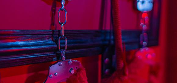 Love room  à thème salle de jeux pour adultes, espace jacuzzi et terrasse vue sur les toits, Libourne