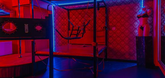 Love room  à thème salle de jeux pour adultes, espace jacuzzi et terrasse vue sur les toits, Libourne