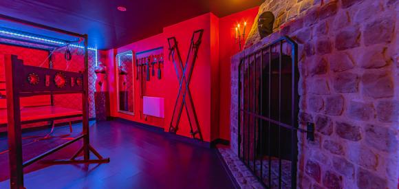 Love room  à thème salle de jeux pour adultes, espace jacuzzi et terrasse vue sur les toits, Libourne