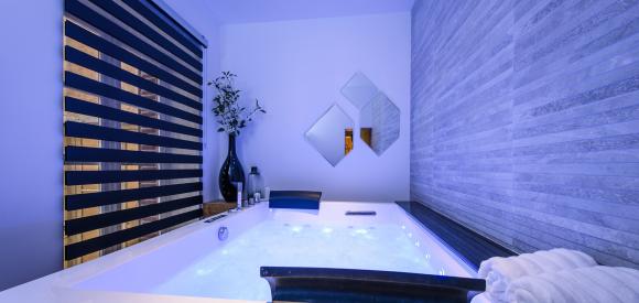 Suite luxueuse avec jacuzzi privatif, en plein centre de Lyon