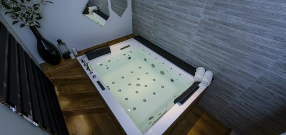 Suite luxueuse avec jacuzzi privatif, en plein centre de Lyon