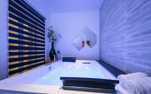 Suite luxueuse avec jacuzzi privatif, en plein centre de Lyon