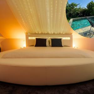 Luxueuse Love room avec spa-jacuzzi privatif, entre Vannes et Rennes