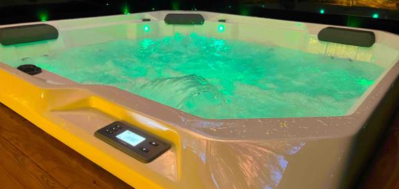 Luxueuse Love room avec spa-jacuzzi privatif, entre Vannes et Rennes