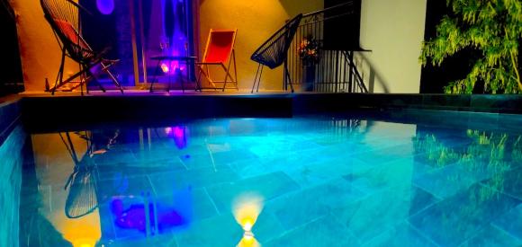 Luxueuse Love room avec spa-jacuzzi privatif, entre Vannes et Rennes