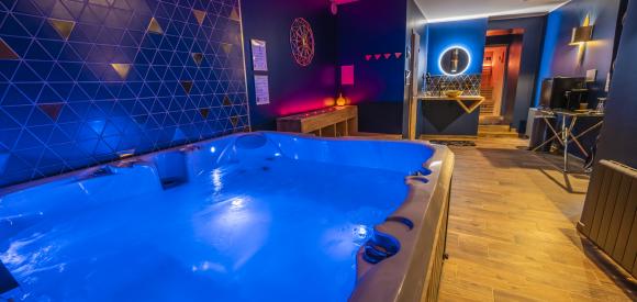 SPA privatif avec lit King size à Valenciennes