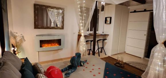 Love room romantique avec jacuzzi privé, Proche La Ciotat