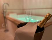 Suite ambiance Sahara Lodge avec baignoire balnéo, Istres, Bouche du Rhone - 6