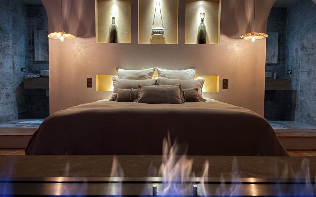 Suite ambiance Sahara Lodge avec baignoire balnéo, Istres, Bouche du Rhone