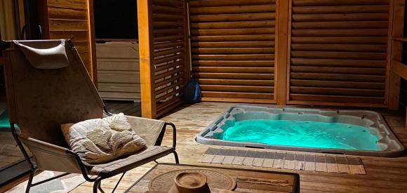 Cabane perchée "A perte de vue" avec spa privatif, près Carcassonne