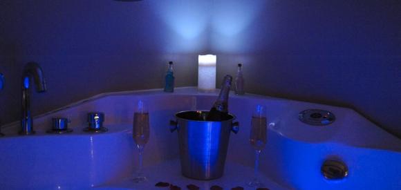 Love Room de 110 m² avec jacuzzi proche Sarlat.