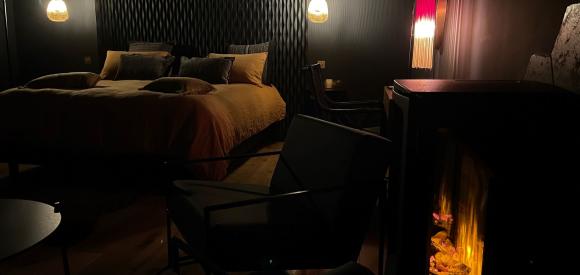Suite à l’esprit érotique avec baignoire balnéothérapie, Istres, Bouche du Rhone