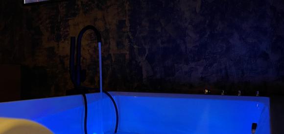 Suite à l’esprit érotique avec baignoire balnéothérapie, Istres, Bouche du Rhone