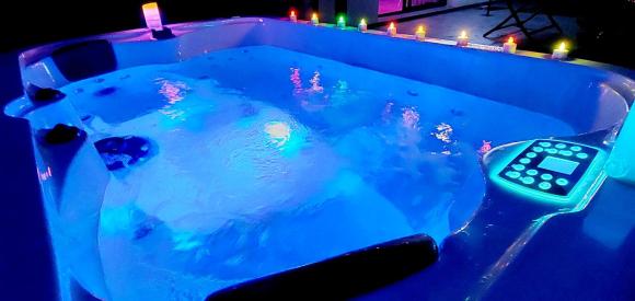 Séjour romantique en amoureux avec Jacuzzi et Sauna privatif dans maison indépendante àYchoux, proche Biscarrosse