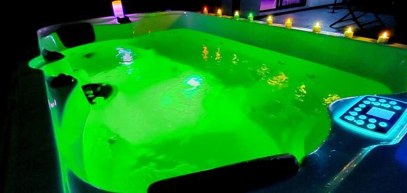 Séjour romantique en amoureux avec Jacuzzi et Sauna privatif dans maison indépendante àYchoux, proche Biscarrosse