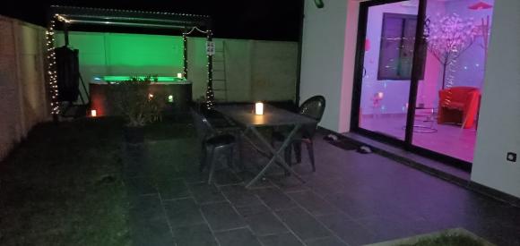 Séjour romantique en amoureux avec Jacuzzi et Sauna privatif dans maison indépendante àYchoux, proche Biscarrosse