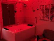 Love room ambiance Emmanuelle avec Bain SPA XXL - 16