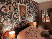 Love room ambiance Emmanuelle avec Bain SPA XXL - 4