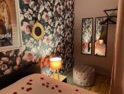 Love room ambiance Emmanuelle avec Bain SPA XXL - 15