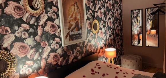 Love room ambiance Emmanuelle avec Bain SPA XXL