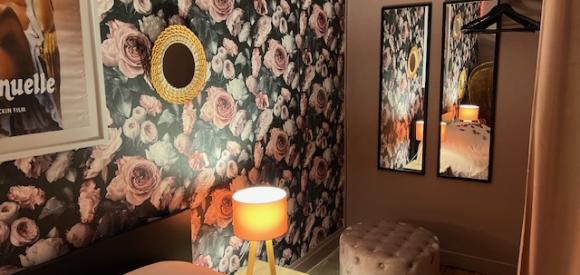 Love room ambiance Emmanuelle avec Bain SPA XXL