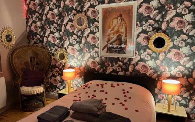 Love room ambiance Emmanuelle avec Bain SPA XXL