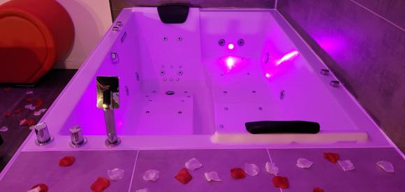 Suite romantique avec jacuzzi privatif au coeur d'Avignon