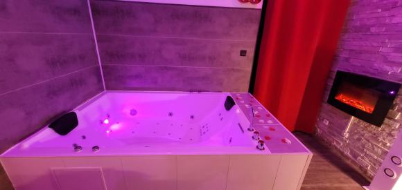 Suite romantique avec jacuzzi privatif au coeur d'Avignon