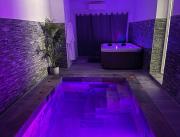 Suite esprit Santorin avec piscine intérieure chauffée, jacuzzi, fauteuil massant, Entre Nimes,  Arles, et Avignon - 1