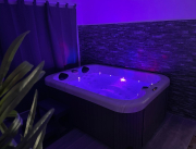 Suite esprit Santorin avec piscine intérieure chauffée, jacuzzi, fauteuil massant, Entre Nimes,  Arles, et Avignon - 3