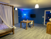Suite esprit Santorin avec piscine intérieure chauffée, jacuzzi, fauteuil massant, Entre Nimes,  Arles, et Avignon - 6