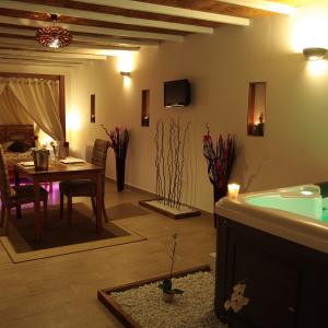 La Paillote Exotique - Suite MALDIVES, avec Jacuzzi et sauna privatif, Beaucaire - Entre Nimes, Arles, et Avignon