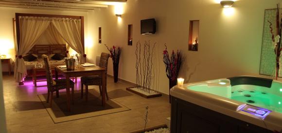 La Paillote Exotique - Suite MALDIVES, avec Jacuzzi et sauna privatif, Beaucaire - Entre Nimes, Arles, et Avignon