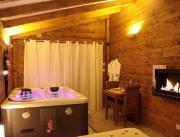 Chambre ambiance MEGEVE avec Jacuzzi privatif et cheminée , Beaucaire - Entre Nimes, Arles, et Avignon - 1