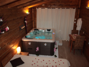 Chambre ambiance MEGEVE avec Jacuzzi privatif et cheminée , Beaucaire - Entre Nimes, Arles, et Avignon - 3