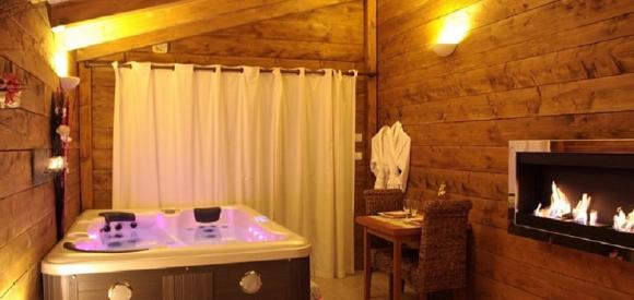 Chambre ambiance MEGEVE avec Jacuzzi privatif et cheminée , Beaucaire - Entre Nimes, Arles, et Avignon