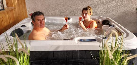 Loft de luxe avec piscine, spa et sauna individuels, à 10 min de Carcassonne