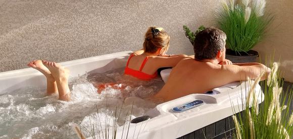 Loft de luxe avec piscine, spa et sauna individuels, à 10 min de Carcassonne