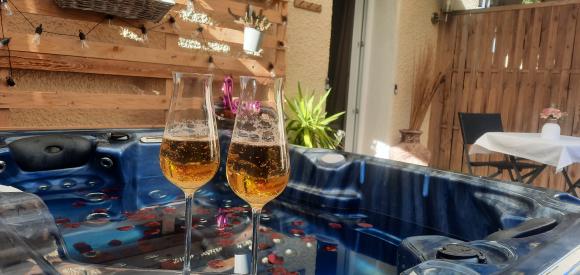 Chambre de charme avec Jacuzzi privatif, proche Carcassonne