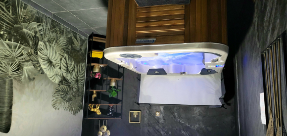 Royal room avec piscine interieur chauffée et spa privatif, Isère