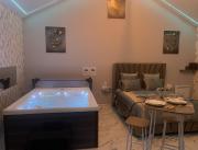 Magnifique Love room ambiance érotique avec Jacuzzi en Normandie - 14