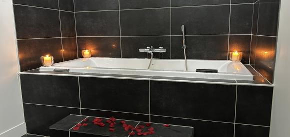 Love room évasion, lit King size, pôle danse, spa, 10 km de Caen