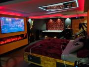 Loveroom plaisirs intimes avec spa privé, accessoires érotiques, Var - 1