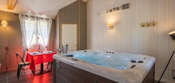 Chalet romantique avec Spa privatif, proche Brive