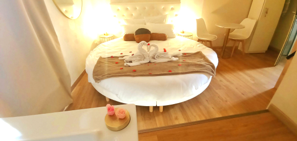 Studio romantique baignoire détente  double,lit rond Port de La Ciotat