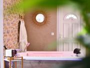 Love room de 35m2, avec jacuzzi privé, Hérault - 2