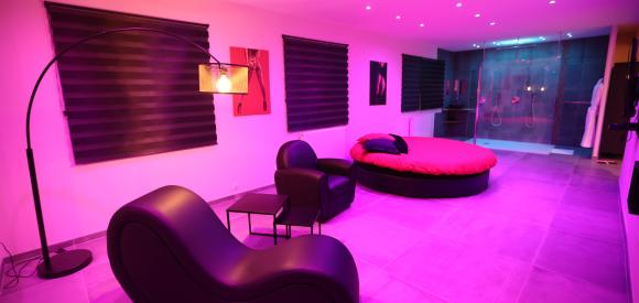 Love room avec Secret Room et espace spa à Nancy